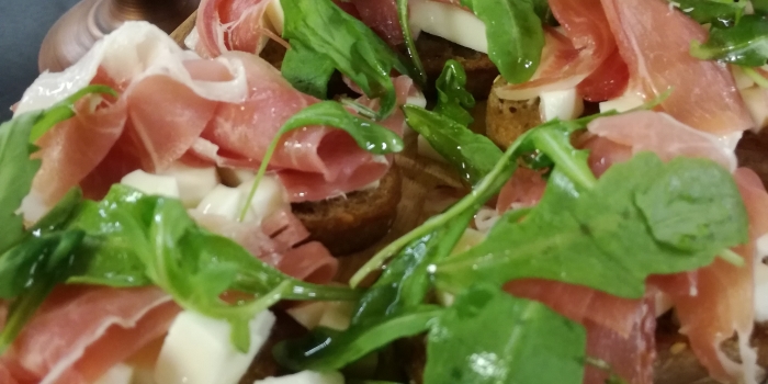 Bruschetta de Mozzarella e Presunto