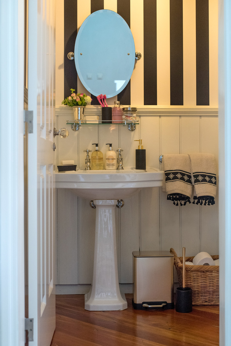 Um lavabo étnico-chic pela decoradora Maria Barros