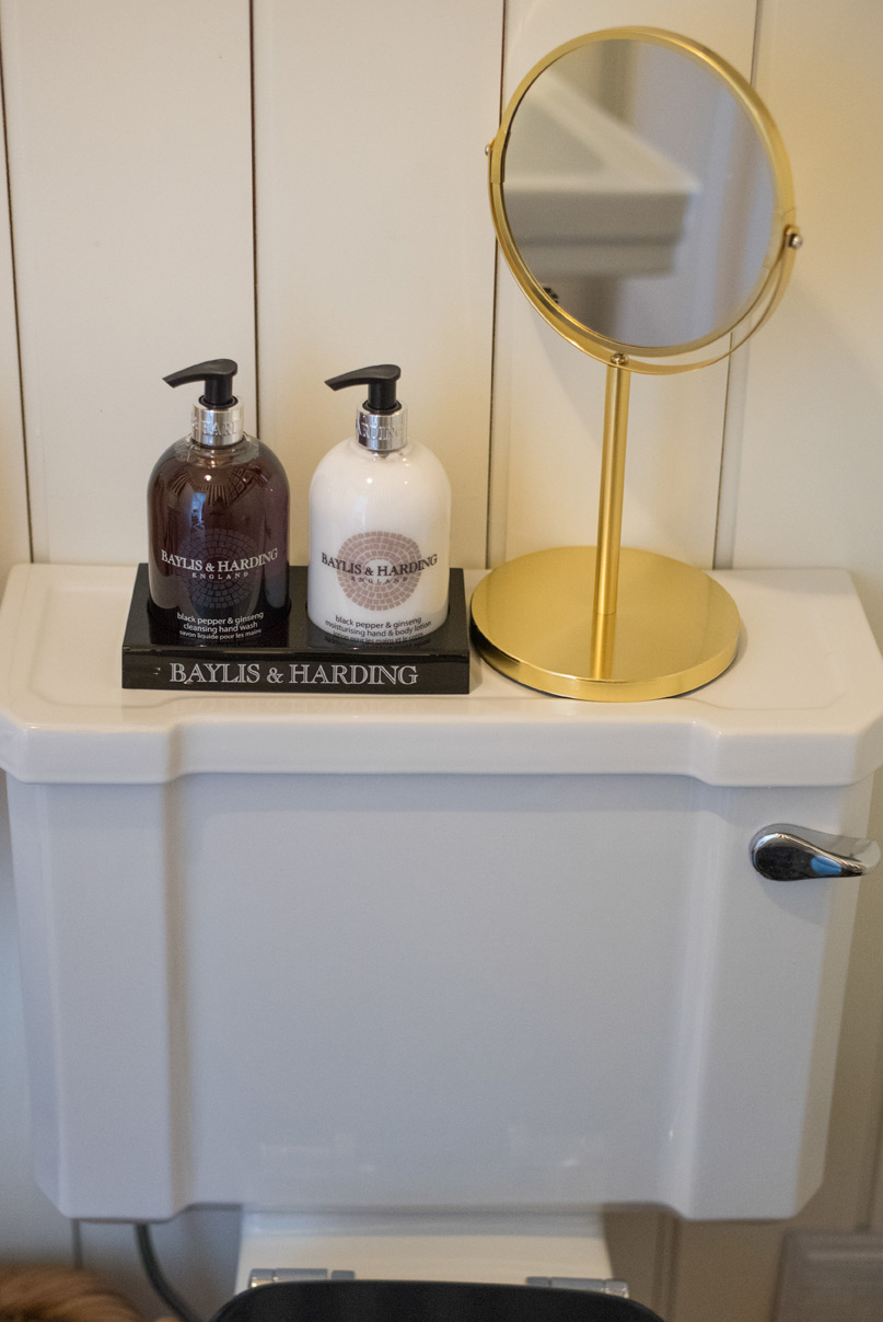 Um lavabo étnico-chic pela decoradora Maria Barros