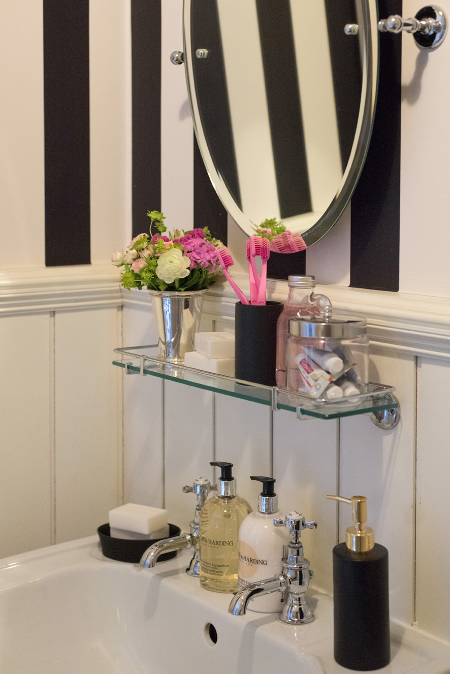 Um lavabo étnico-chic pela decoradora Maria Barros