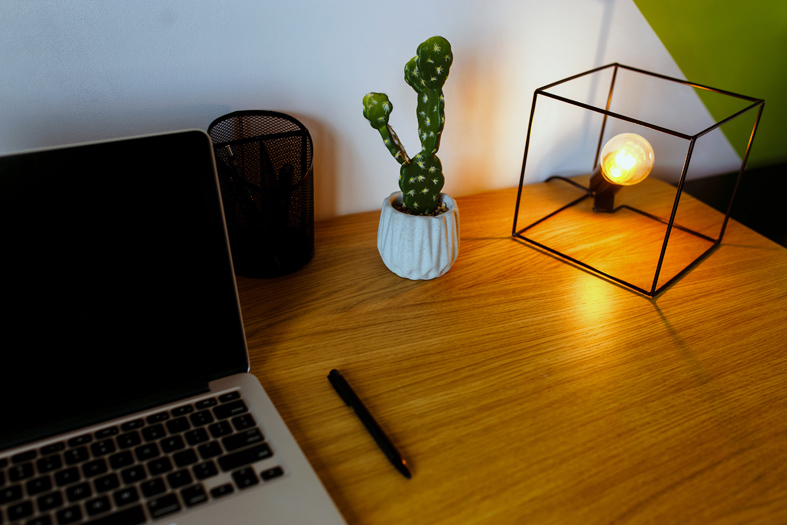 Um Home Office com Personalidade - DeBORLA